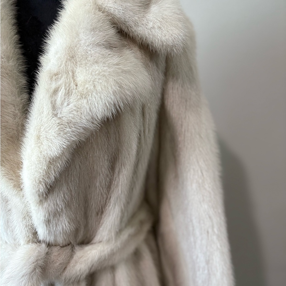 Elegant Cream Mink fur Coat - Picture 5 of 16